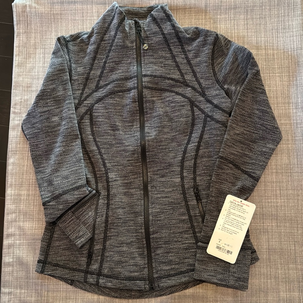 Lululemon Define Jacket casual jacket nulu fabric. Thumbholes and cuffins size 8